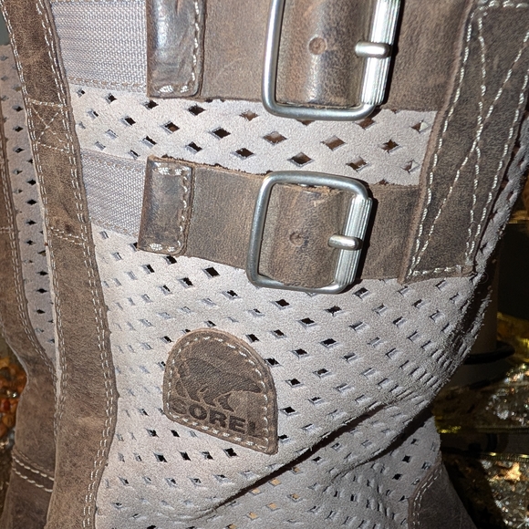 Sorel Brown and Gray Boots - Picture 5 of 14